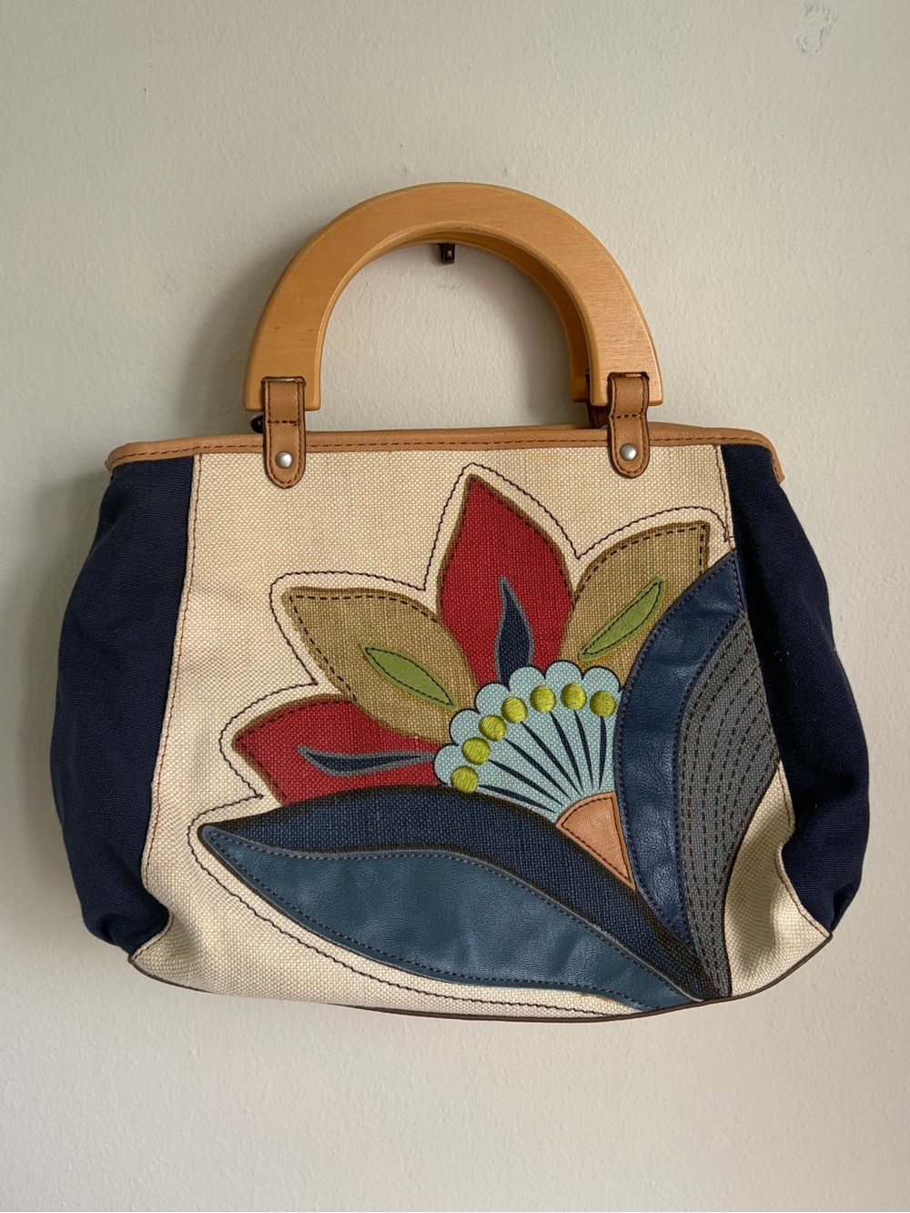 Vintage Relic Floral Embroidered Handbag